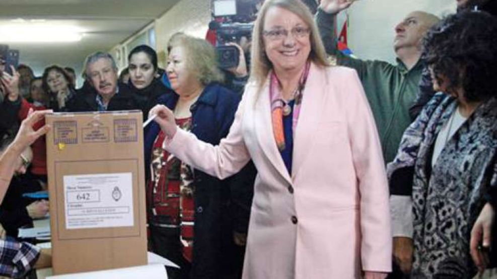 Alicia Kirchner votando