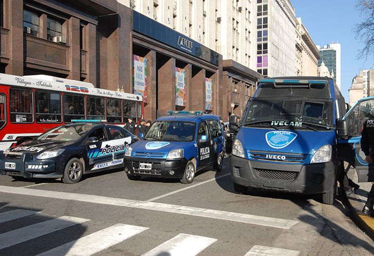 POLICIA FEDERAL Y DE LA CIUDAD CUSTODIAN LA PLAZA DE MAYO Y LOS ALREDEDORES POR LA VISITA DEL VICEPRESIDENTE DE EEUU, MIKE PENCE