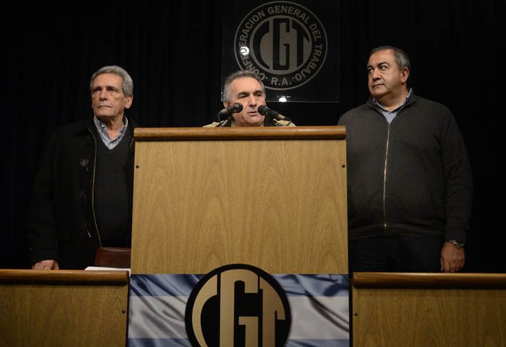 Carlos Acuña, Juan Carlos Schmid y Héctor Daer, secretarios generales de la CGT.