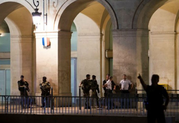 Fuerzas de seguridad se hicieron presentes en la  estación de trenes de Nimes en Francia, tras un aviso sospechoso. 