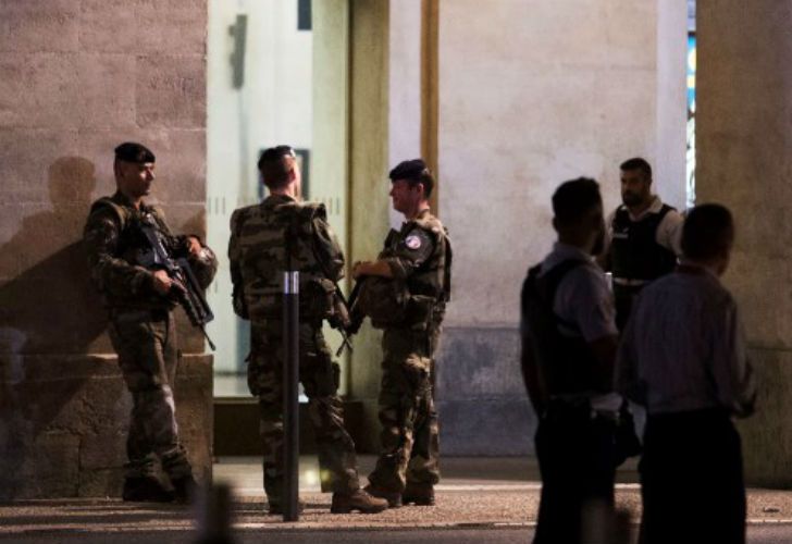 Fuerzas de seguridad se hicieron presentes en la  estación de trenes de Nimes en Francia, tras un aviso sospechoso. 