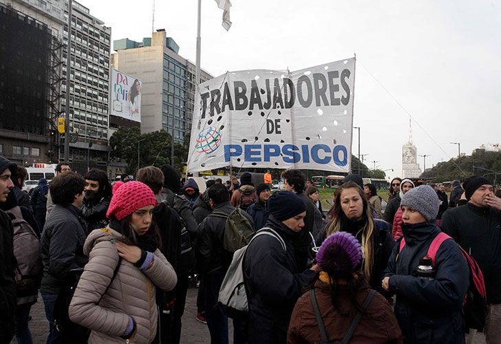 TRABAJADORES DE PEPSICO, CORTAN 9 DE JULIO Y CORRIENTES.