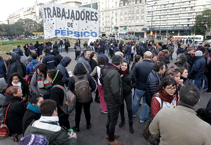 TRABAJADORES DE PEPSICO, CORTAN 9 DE JULIO Y CORRIENTES.