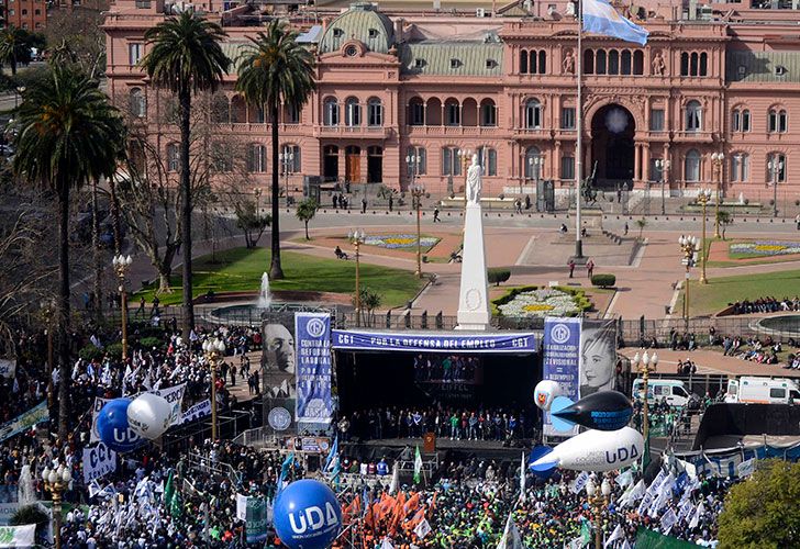 Juan Carlos Schmid habló durante el acto en la Plaza de Mayo