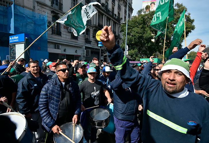 MOVIMIENTOS SOCIALES Y TRABAJADORES DE DISTINTOS GREMIOS NUCLEADOS EN LA CGT Y CTA, MARCHAN A PLAZA DE MAYO EN EL MARCO DE LA PROTESTA NACIONAL