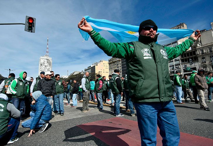 MOVIMIENTOS SOCIALES Y TRABAJADORES DE DISTINTOS GREMIOS NUCLEADOS EN LA CGT Y CTA, MARCHAN A PLAZA DE MAYO EN EL MARCO DE LA PROTESTA NACIONAL