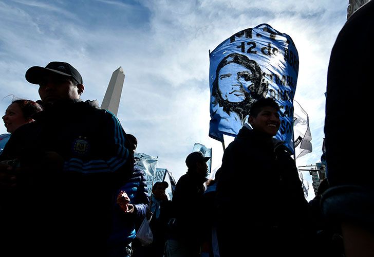 MOVIMIENTOS SOCIALES Y TRABAJADORES DE DISTINTOS GREMIOS NUCLEADOS EN LA CGT Y CTA, MARCHAN A PLAZA DE MAYO EN EL MARCO DE LA PROTESTA NACIONAL