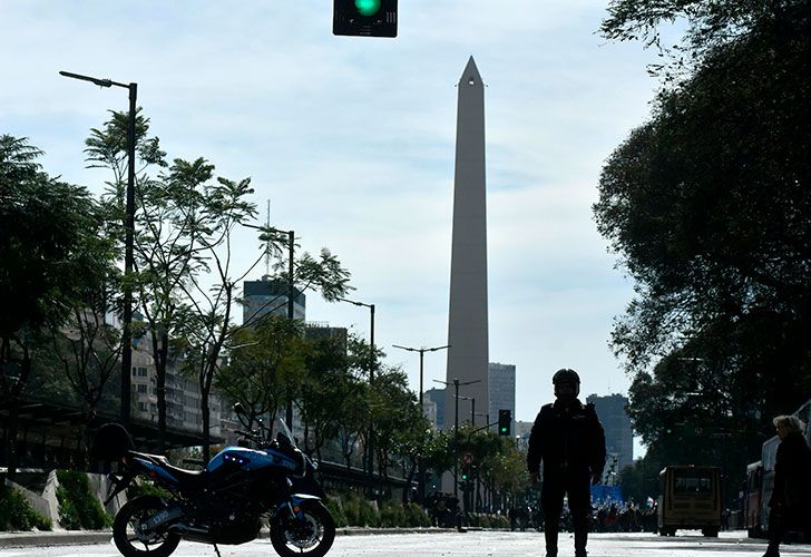 MOVIMIENTOS SOCIALES Y TRABAJADORES DE DISTINTOS GREMIOS NUCLEADOS EN LA CGT Y CTA, MARCHAN A PLAZA DE MAYO EN EL MARCO DE LA PROTESTA NACIONAL