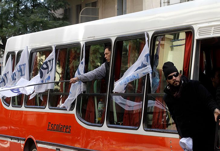 MOVIMIENTOS SOCIALES Y TRABAJADORES DE DISTINTOS GREMIOS NUCLEADOS EN LA CGT Y CTA, MARCHAN A PLAZA DE MAYO EN EL MARCO DE LA PROTESTA NACIONAL