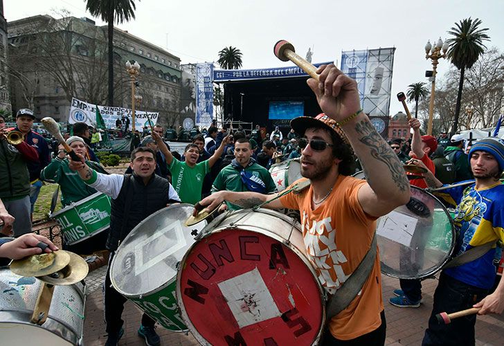 MOVIMIENTOS SOCIALES Y TRABAJADORES DE DISTINTOS GREMIOS NUCLEADOS EN LA CGT Y CTA, MARCHAN A PLAZA DE MAYO EN EL MARCO DE LA PROTESTA NACIONAL