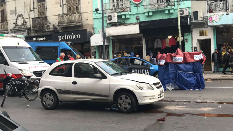 Fatal choque en Belgrano entre dos vehículos particulares y un patrullero.