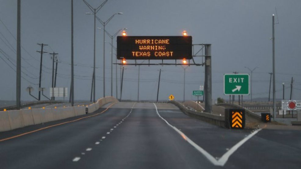 0825El huracán Harvey amenaza a Texas.