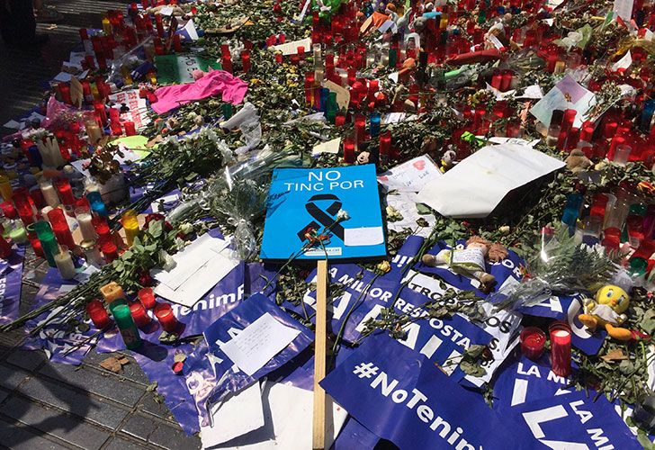  Medio millón de personas rechazaron el terrorismo en Barcelona al grito de "No tengo miedo"