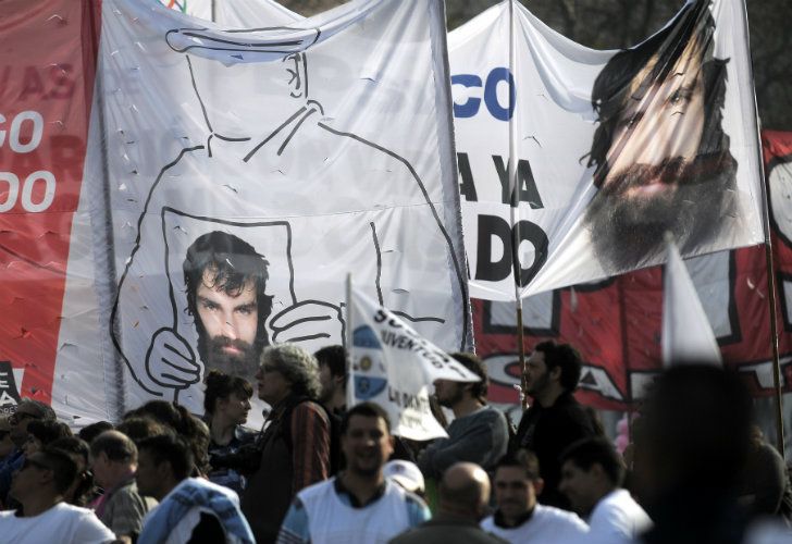 A un mes de su desaparición, miles de personas marchan para pedir por la aparición con vida de Santiago Maldonado.