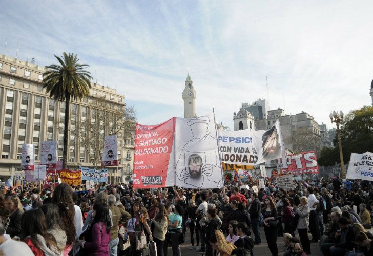 A un mes de su desaparición, miles de personas marchan para pedir por la aparición con vida de Santiago Maldonado.