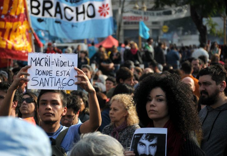 A un mes de su desaparición, miles de personas marchan para pedir por la aparición con vida de Santiago Maldonado.