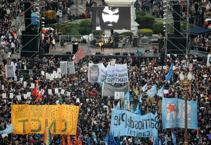 A un mes de su desaparición, miles de personas marchan para pedir por la aparición con vida de Santiago Maldonado.