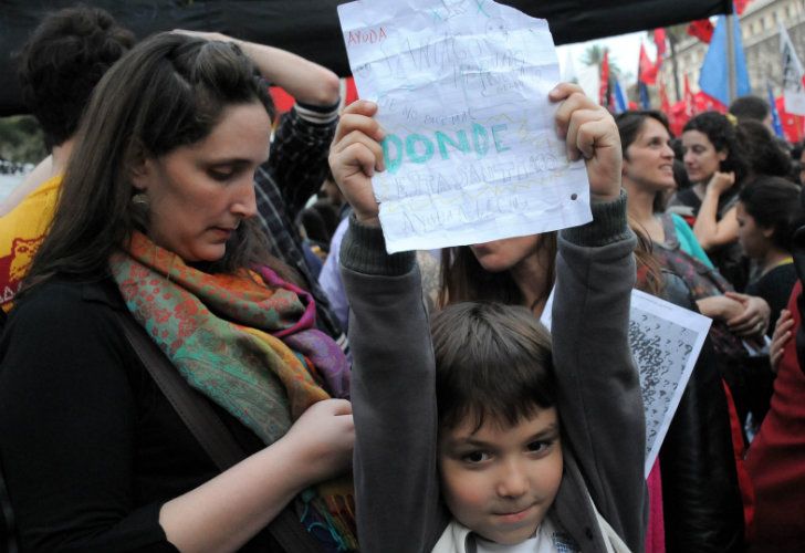 A un mes de su desaparición, miles de personas marchan para pedir por la aparición con vida de Santiago Maldonado.