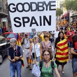 miles-de-catalanes-se-manifiestan-para-reclamar-independencia-y-pacto-fiscal 