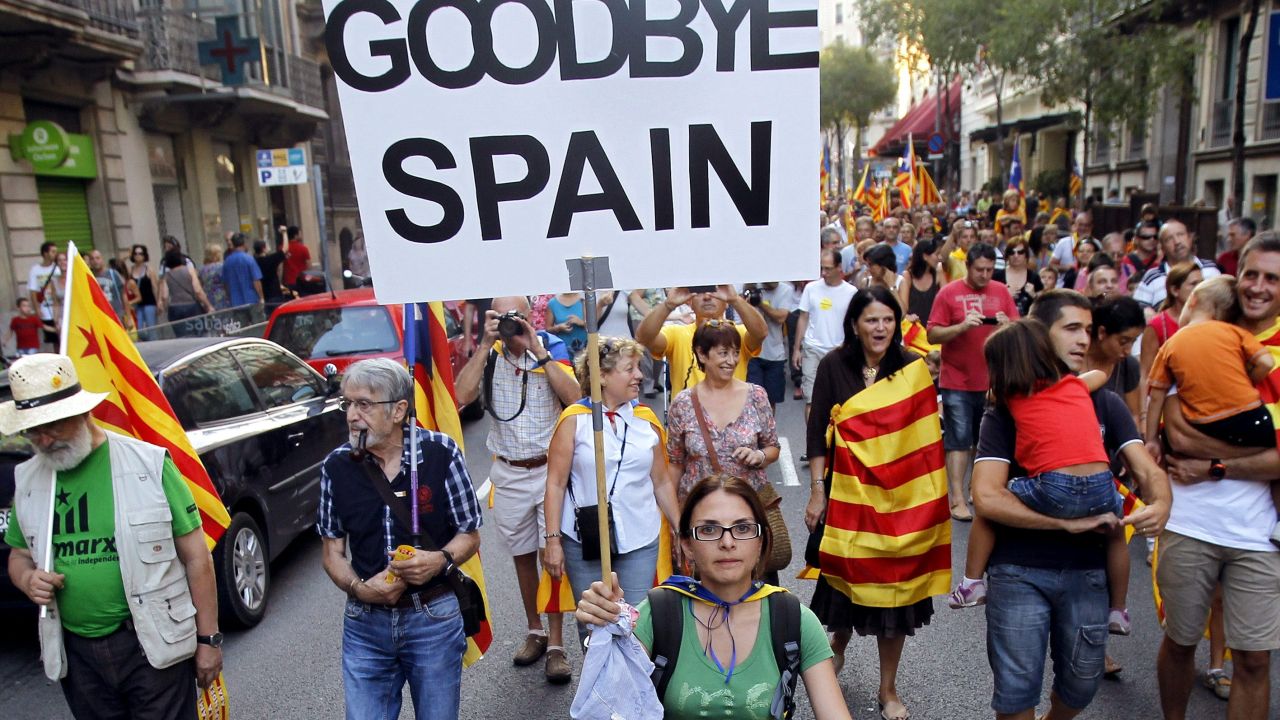 miles-de-catalanes-se-manifiestan-para-reclamar-independencia-y-pacto-fiscal