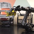 robot-de-linea-de-montaje-en-escala