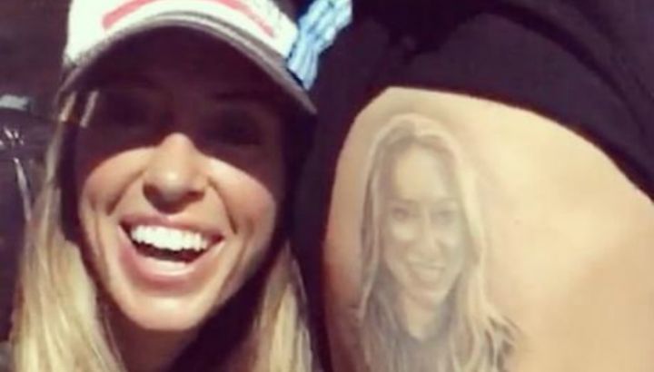 Un hincha de Racing se tatuó la cara de la hija del presidente Víctor Blanco