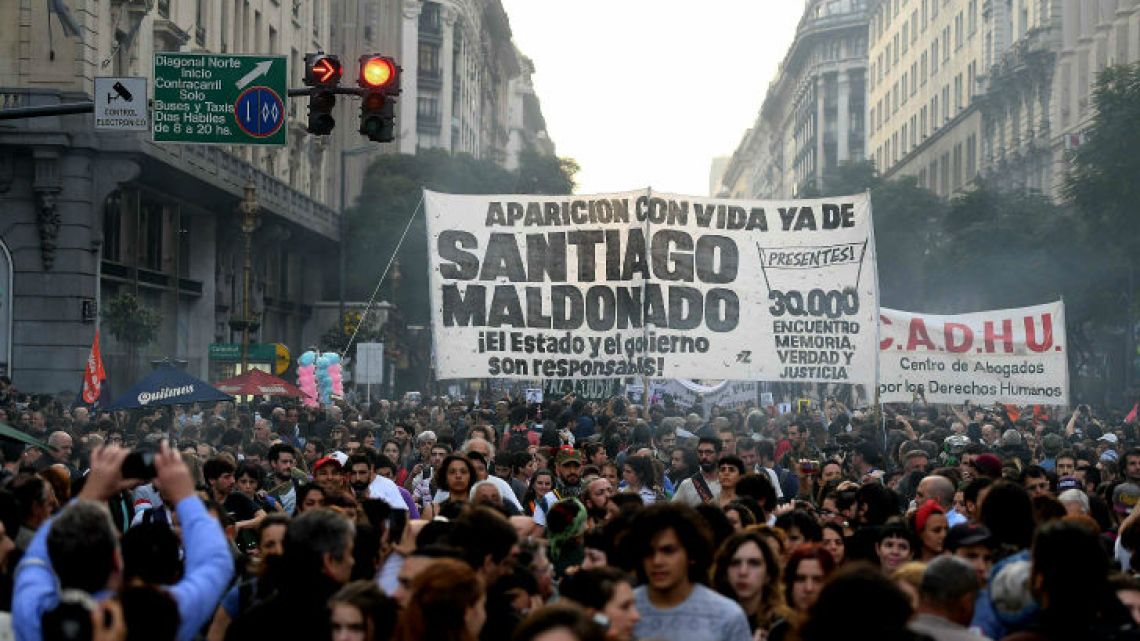 "Where's Santiago?". A huge crowd claimed for Maldonado.