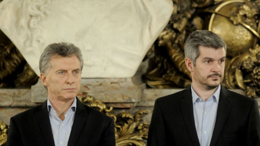 El jefe de Gabinete Marcos Peña junto al presidente Mauricio Macri.