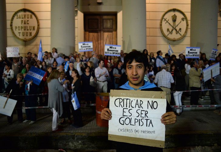 Cristina se refirió a algunos de los carteles en su contra que podían verse durante los cacerolazos contra su gestión.