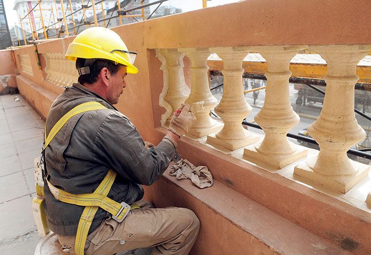 Los trabajos del hall central estarán listos a fin de año. Quieren devolver el esplendor original a la estación por la que pasan 500 mil personas por día.