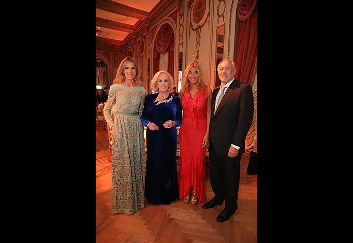 Rossella Della Giovampaola, Mirtha Legrand, Bettina Bulgheroni y Gustavo Yankelevich en la Gala de la Fundación Educando