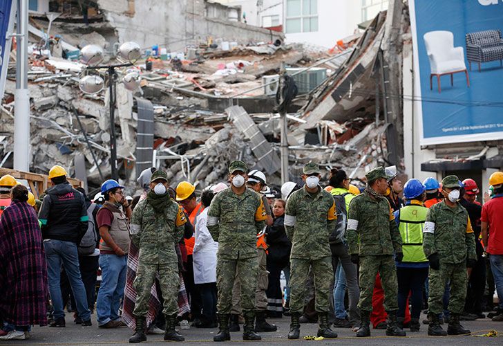 El temblor se produjo mientras se producían tareas de rescate del sismo anterior.