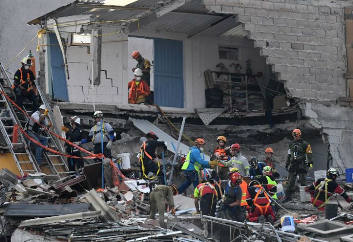 El temblor se produjo mientras se producían tareas de rescate del sismo anterior.