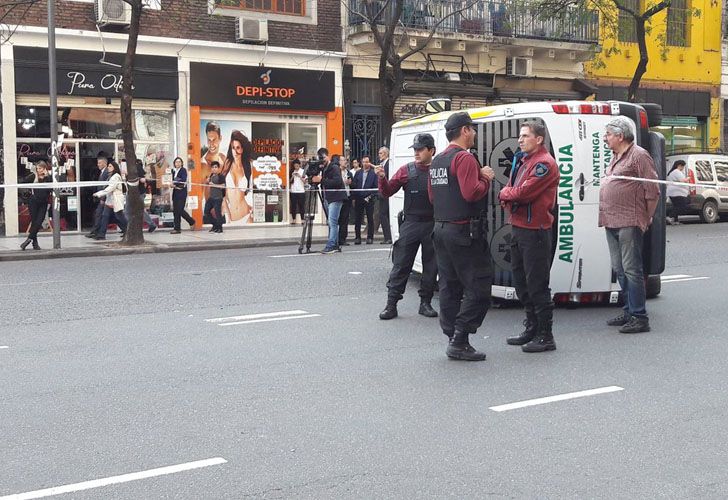 Una ambulancia chocó con un automóvil en la esquina de Entre Ríos y Moreno