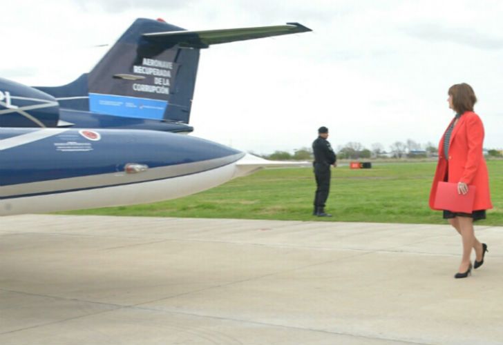 La ministra de Seguridad, Patricia Bullrich, presentó la aeronave que fue recuperada por delitos de corrupción del empresario Lázaro Báez.