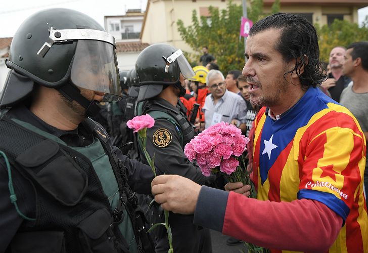 Cataluña salió a votar el referéndum a pesar de las presiones desde Madrid.