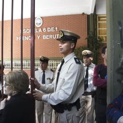 amenazas-de-bomba-a-escuelas-alteraron-la-votacion-en-argentina 