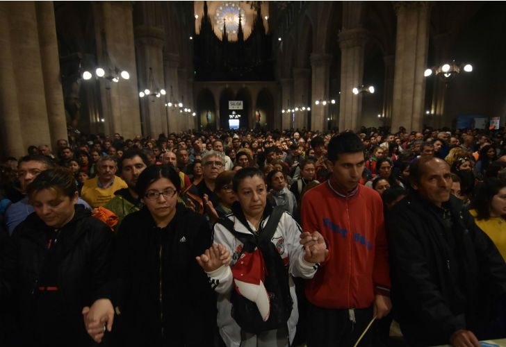 Miles de personas peregrinaron a Luján.