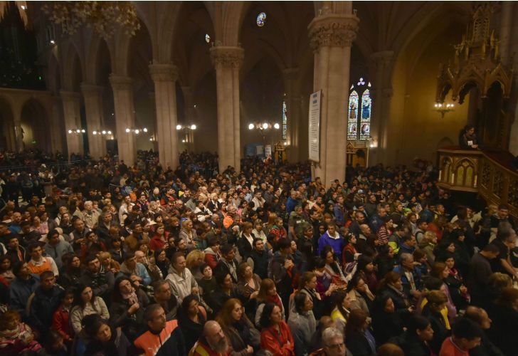 Miles de personas peregrinaron a Luján.