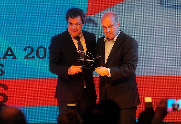 Hernán Lombardi entregó el Premio a Facundo Manes