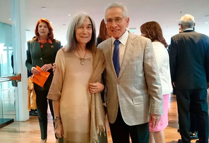 María Kodama junto a Marcos Aguinis en los Premios Perfil 2017