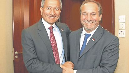 NEGOCIOS. El amigo del Presidente (derecha) gana influencia.