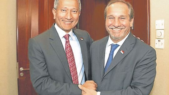 NEGOCIOS. El amigo del Presidente (derecha) gana influencia.