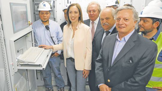 TODOS JUNTOS. Vidal, Granados y Aranguren inauguraron una central eléctrica la última semana.