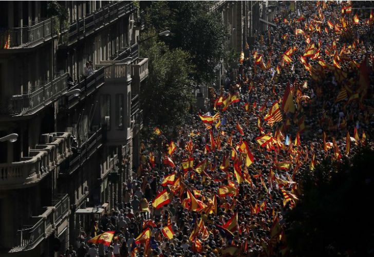 Masiva marcha a favor de la unidad española en Cataluña.