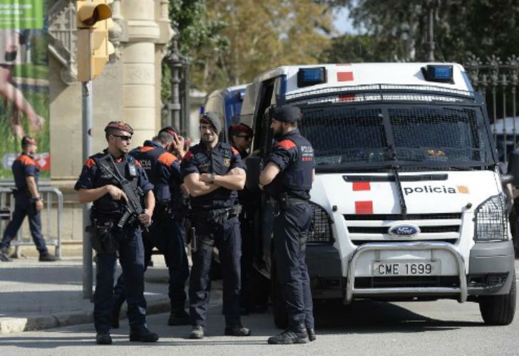 La policía catalana custodia la sede del Parlamento para "prevenir situaciones de presión".