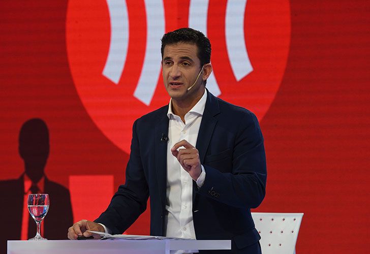 Matías Tombolini, candidato a diputado nacional de 1País, expone en el debate de los postulantes de la Capital Federal, realizado en TN.