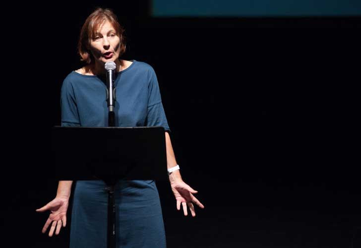 ProHelvetia presentó el programa de intercambio cultural. Sabina Schwarzenbach, directora interina de Pro Helvetia.