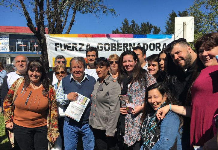 El candidato a diputado Héctor Toty Flores encabezó una comitiva en Merlo.