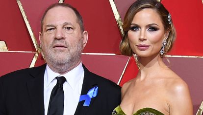 Weinstein y Georgina Chapman, su esposa y madre de sus dos hijos. Ella es dueña de Marchessa, que viste a famosas de la “alfombra roja” y ante todo lo sucedio ya pidió el divorcio.